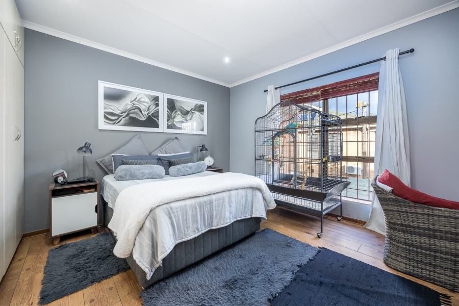 6 Bedroom Property for Sale in Brackenfell South Western Cape